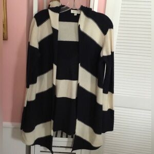 Kinross Cashmere med navy white cardi EUC